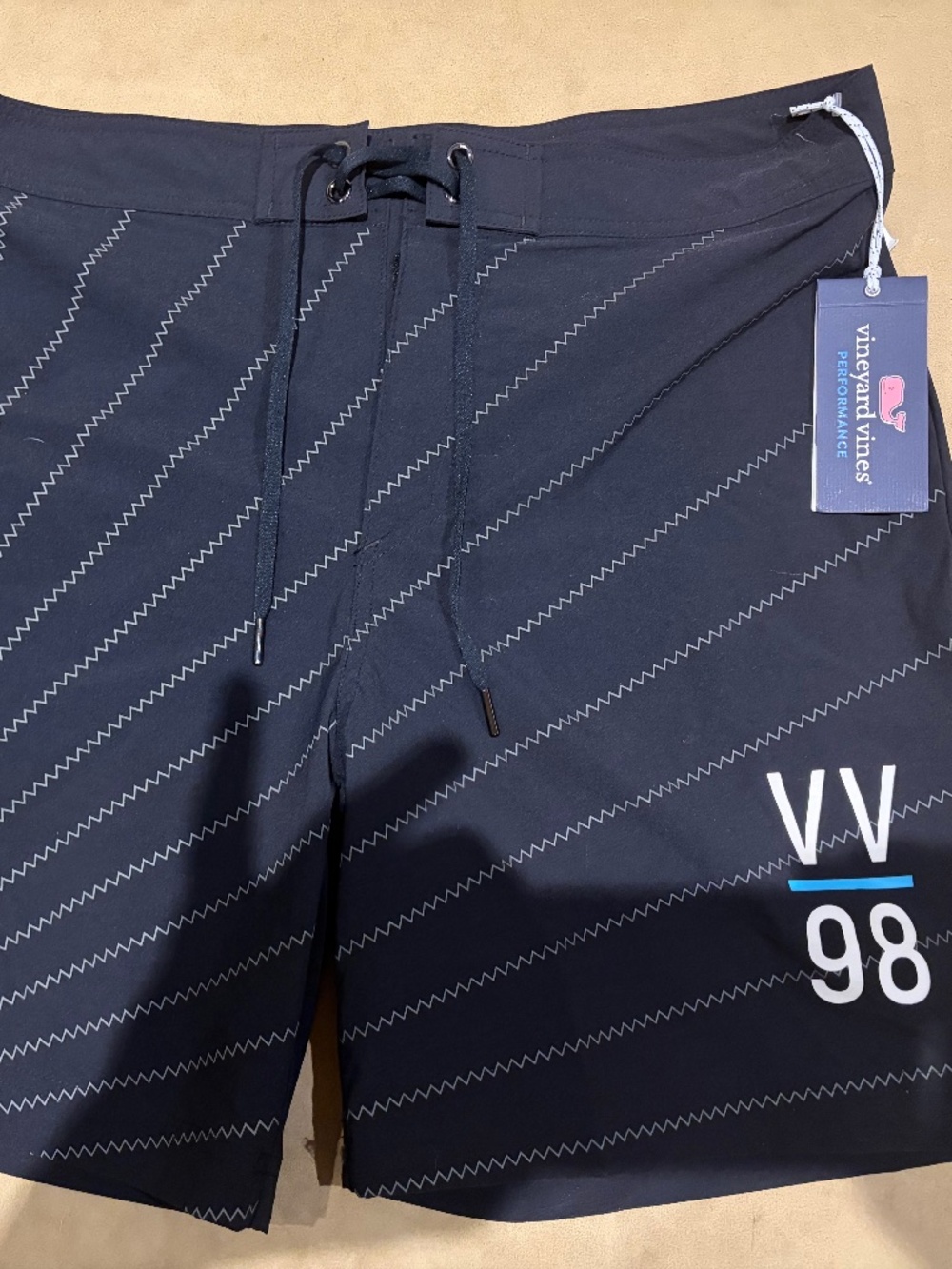 Vineyard Vines 7 inch OTG Boardshort Size 32 Jet Black